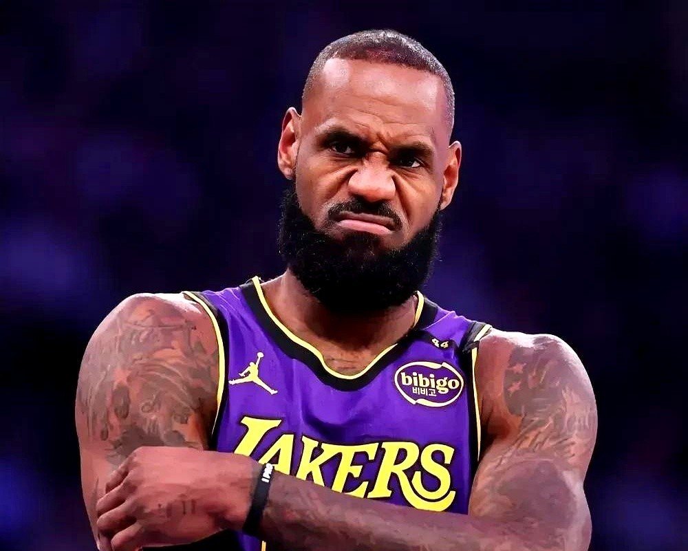 詹姆斯重返赛场，出色防守首场状态出色，巴黎圣日耳曼观众沸腾！的简单介绍